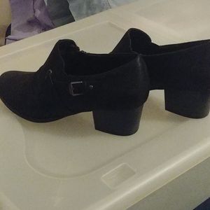 Ankle boots. Size 8 1/2 W. Inside zipper, outside buckle. YUU Brand.